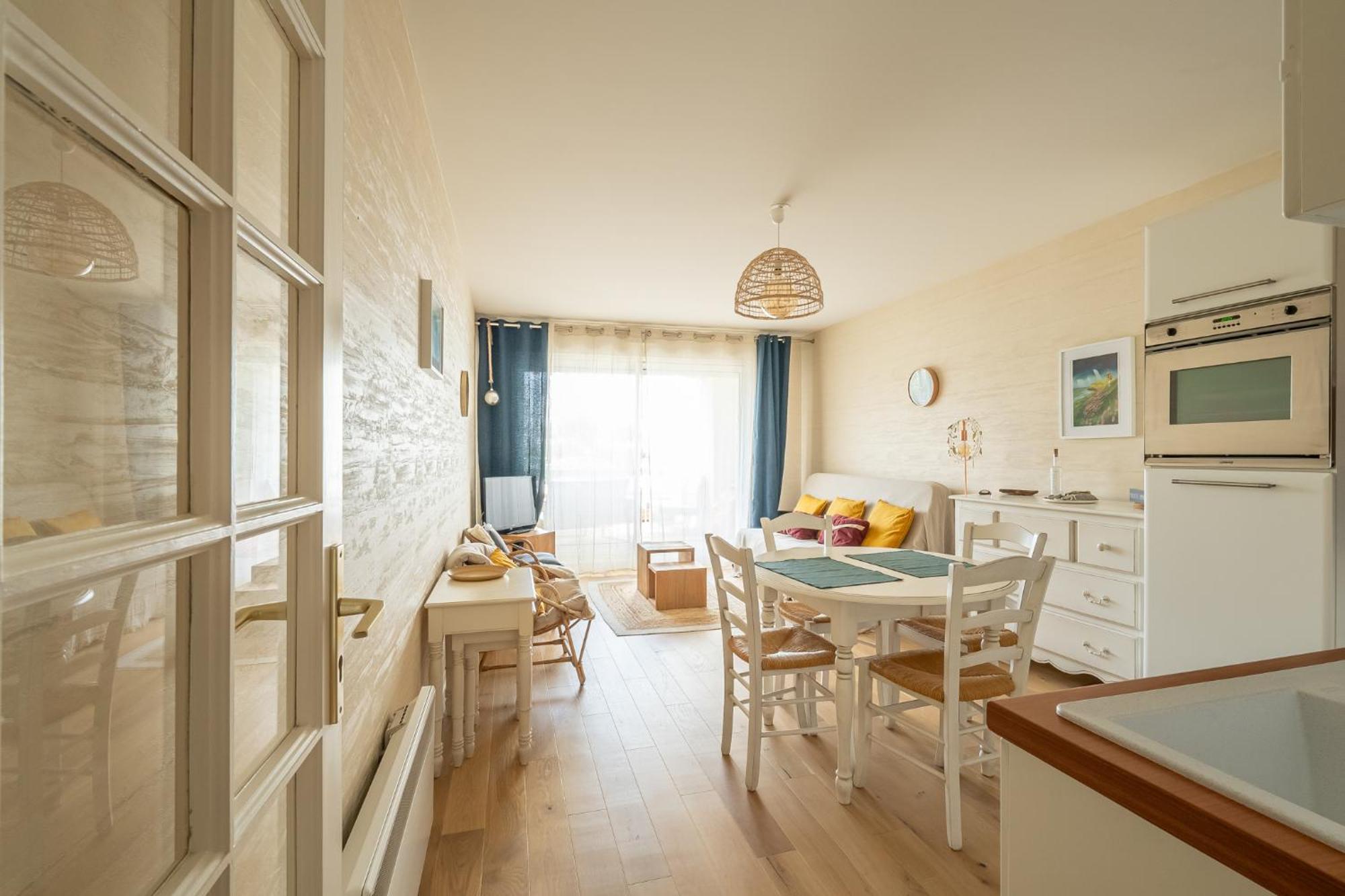 Agreable Appartement Et Terrasse A 2 Pas De La Mer ヴィムルー エクステリア 写真
