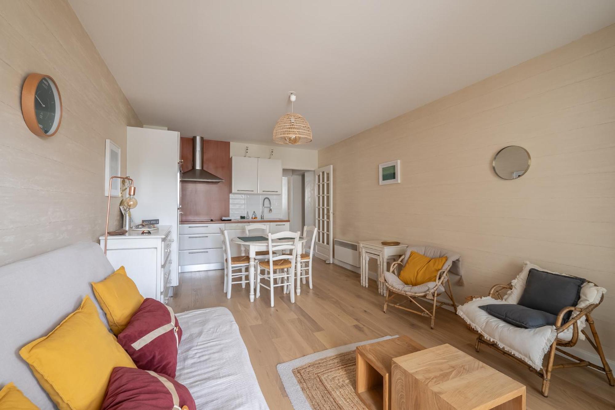 Agreable Appartement Et Terrasse A 2 Pas De La Mer ヴィムルー エクステリア 写真